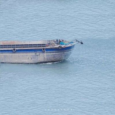 胡塞武装称袭击2艘以色列关联商船和2艘美军舰